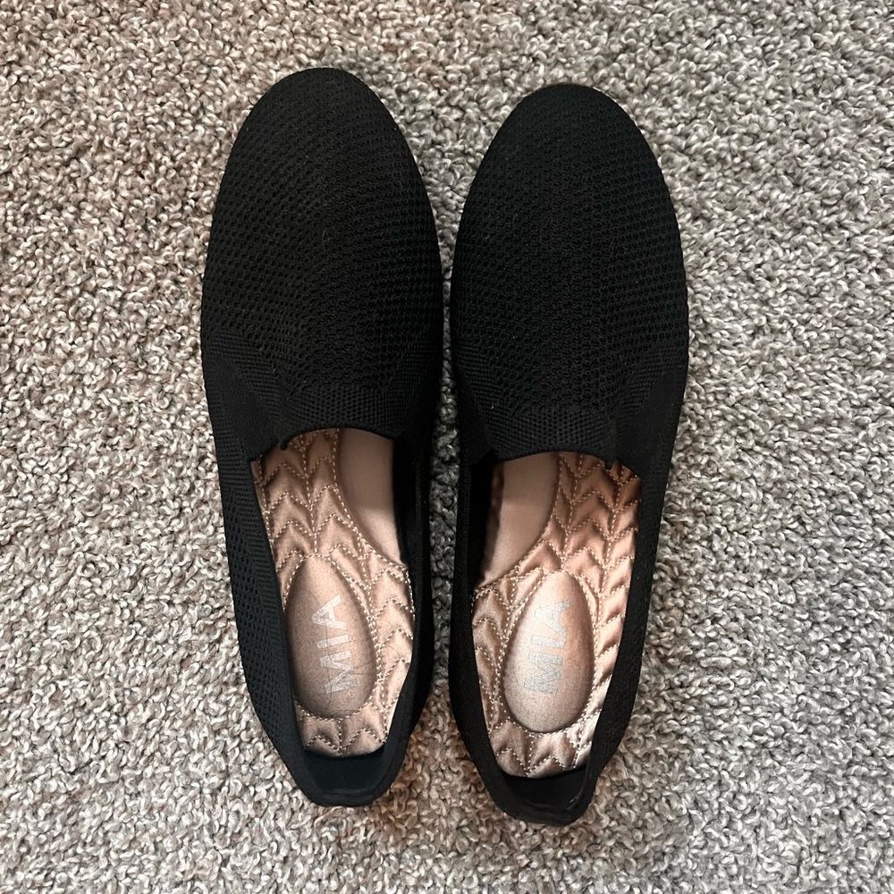 Mia Daphne Flat